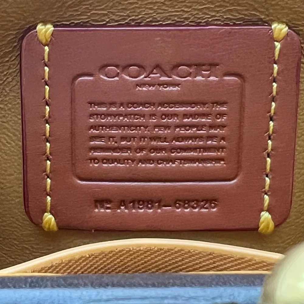 Kiss lock Coin Case - Picture 8 of 9